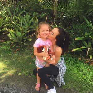 Meet your Posher, Iris